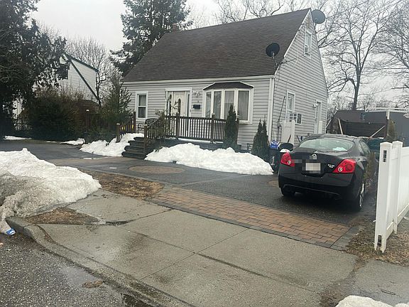 2nd image of 130 2nd Ave