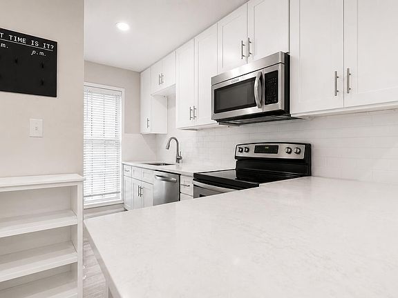 3rd image of 3814 Southway Dr