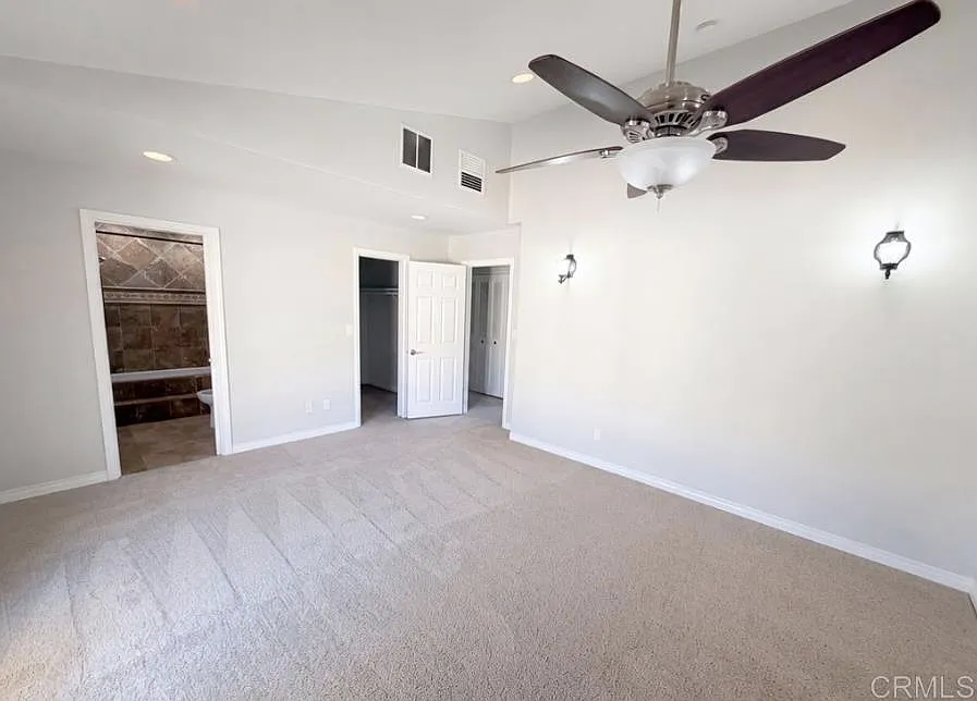 3 bed, 8.0 bath, 2108 sqft, $2,300 — Photo 4