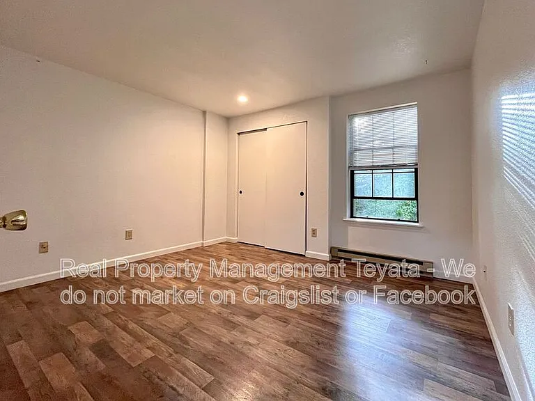 1338 Puget St #1 — Photo 10