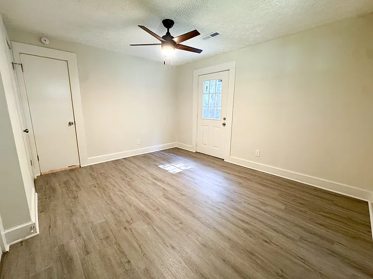 2425 Maple Rd SE — Photo 8