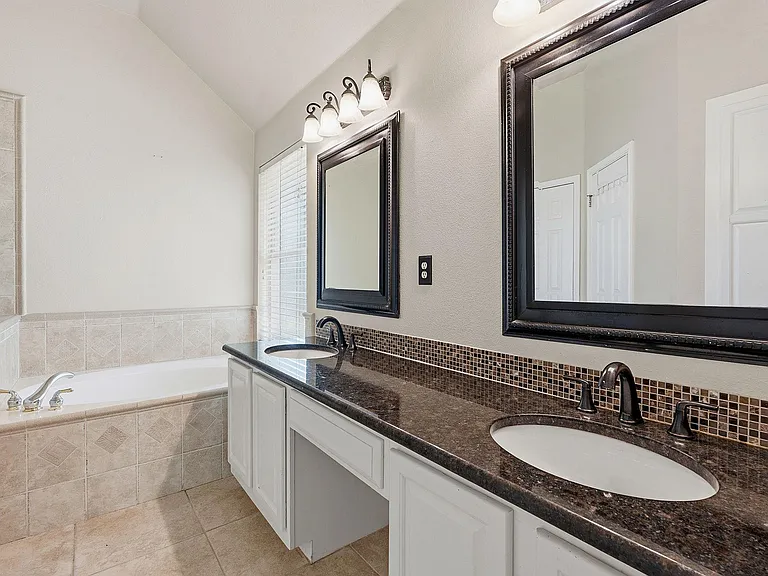 5021 McDade Dr — Photo 33