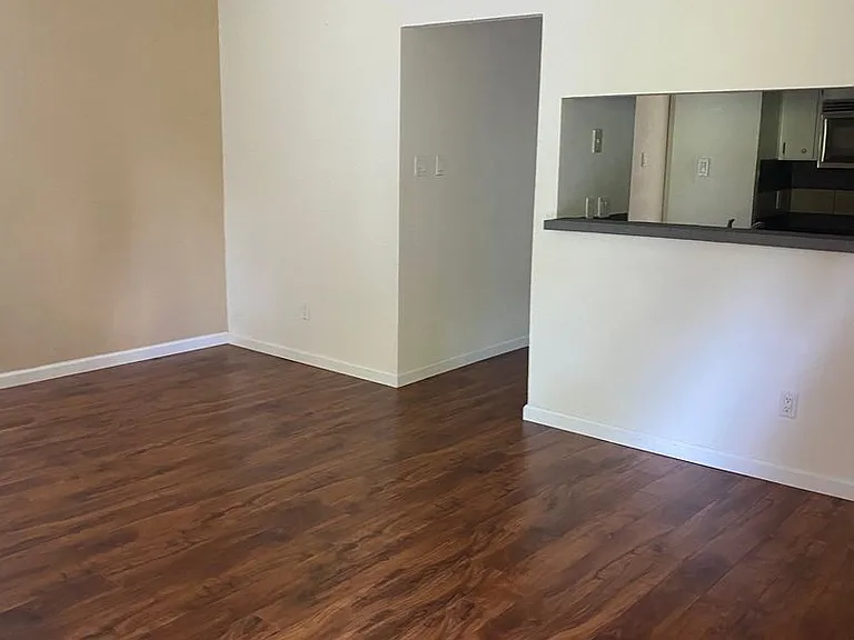 612 Park Pl — Photo 2