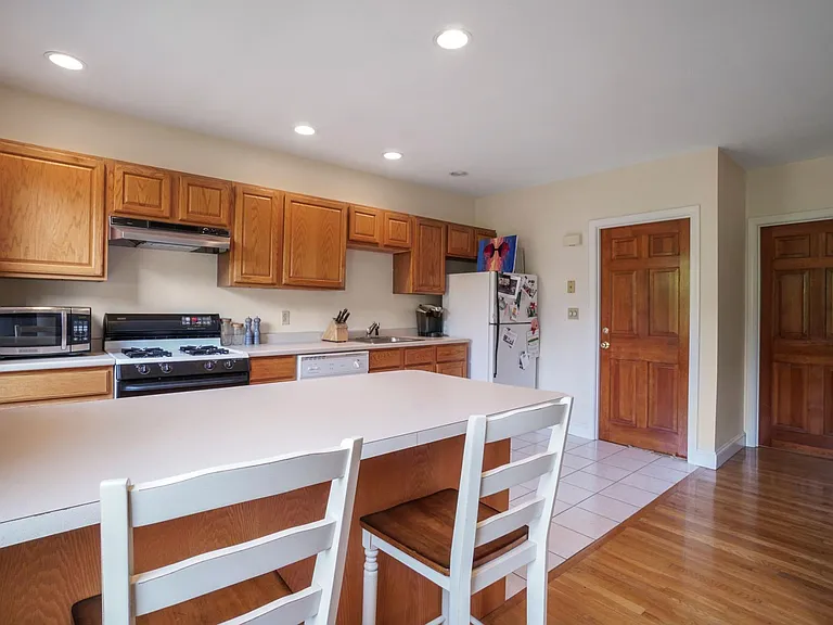 28 Milford St #3 — Photo 11