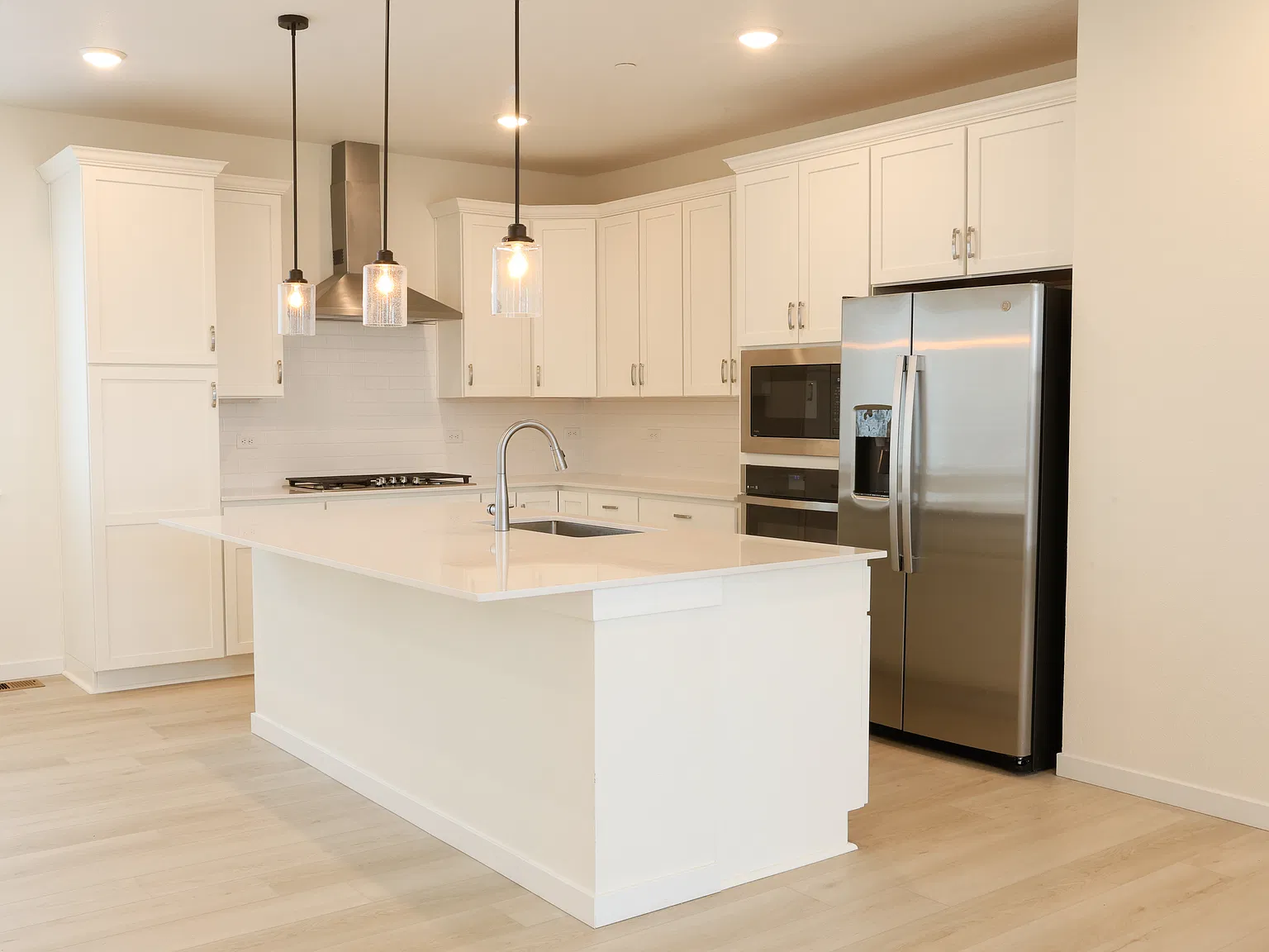3 bed, 1947 sqft, $3,850 — Photo 3