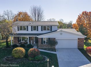 3639 Heatherwood Ct, Rochester Hills, MI 48309