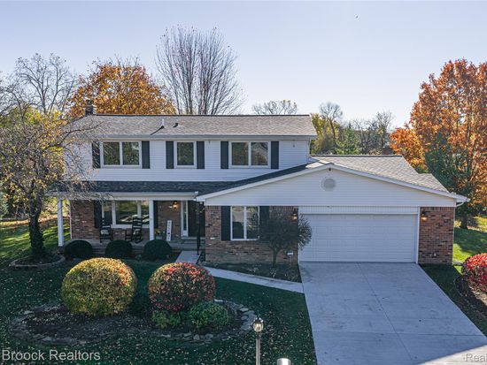 3639 Heatherwood Ct, Rochester Hills, MI 48309