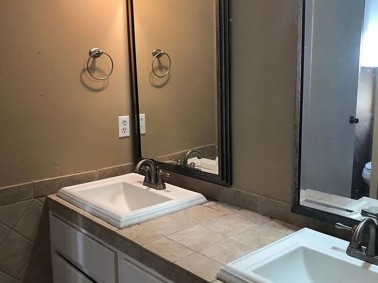 700 Chalet Ct — Photo 4