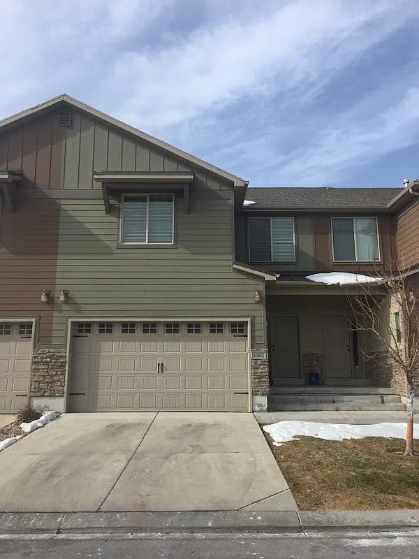 Beautiful townhome available June 1, 2018 — Photo 1
