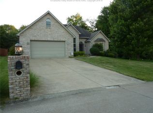 1006 Saint Ives Dr, Hurricane, WV 25526