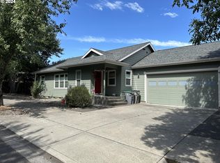 2058 Freedom Dr, Hood River, OR 97031