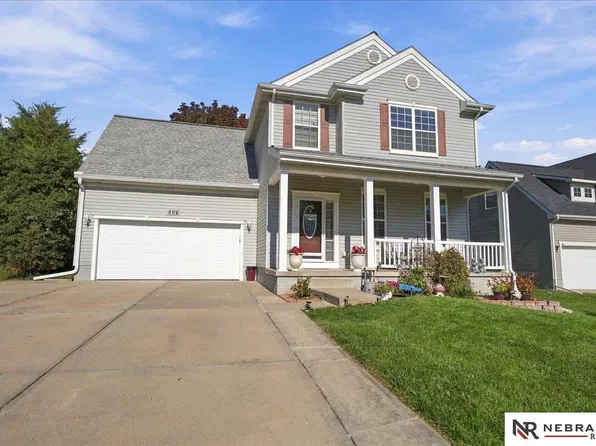 802 Summit Ridge Dr, Papillion, NE 68046