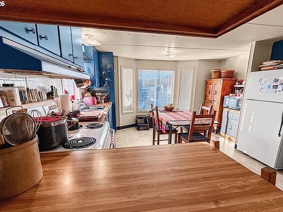 5th image of 2300 SE 82nd Ave Unit 26