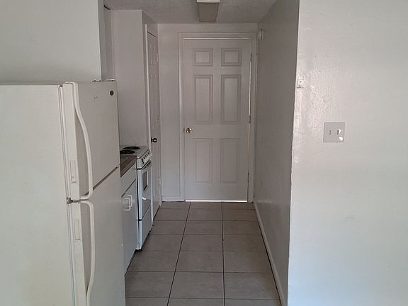 4th image of 27 W Crystal Ave #103