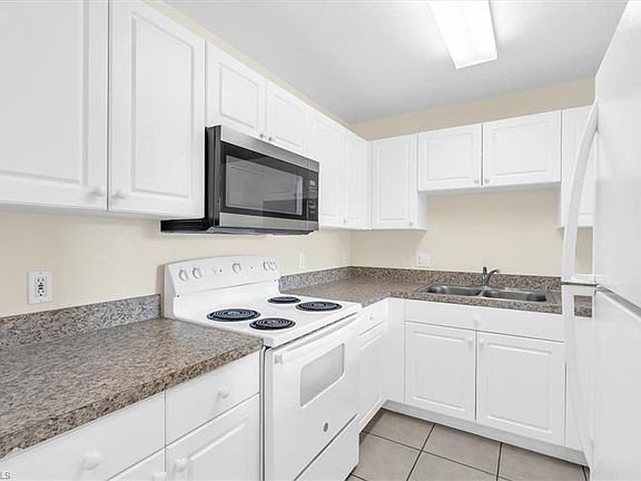 5th image of 3627-3629 SE 9th Pl