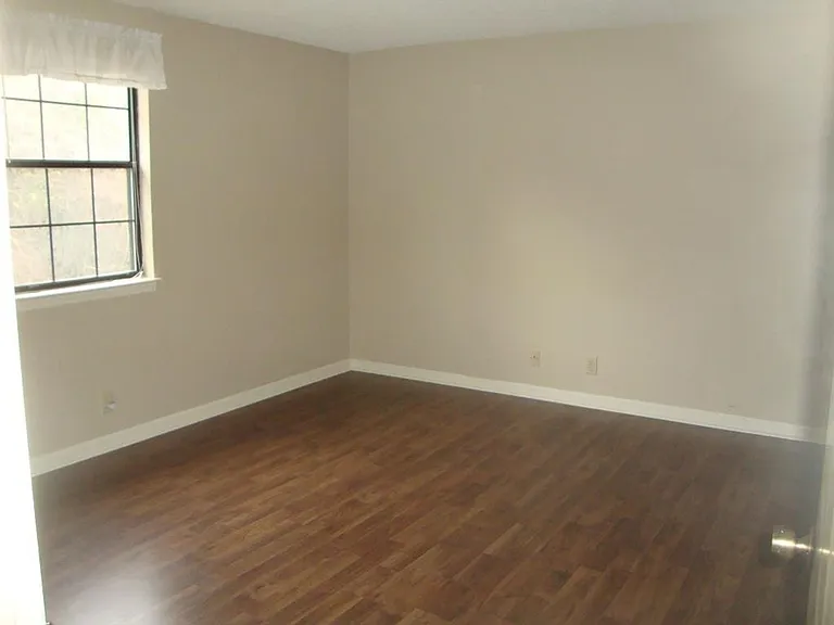 5864 Brentwood Trce — Photo 9