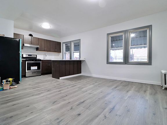 3rd image of 10908 213th St
