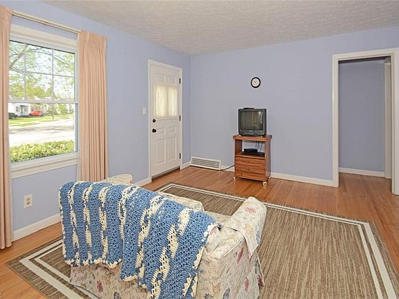 3rd image of 1302 Irving Ave