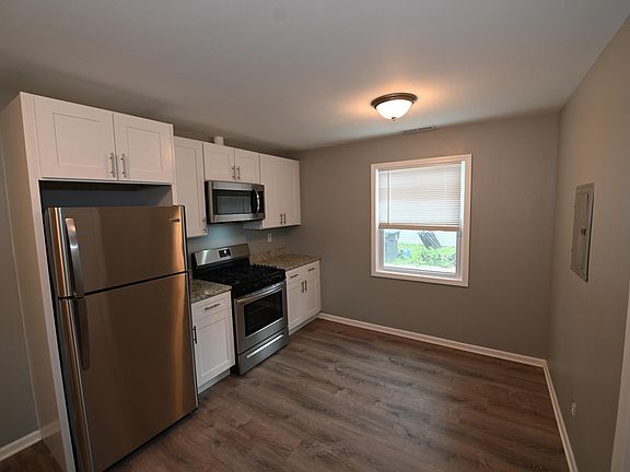 KITCHEN - GRANITE COUNTERTOPS, SPACIOUS CABINETS!