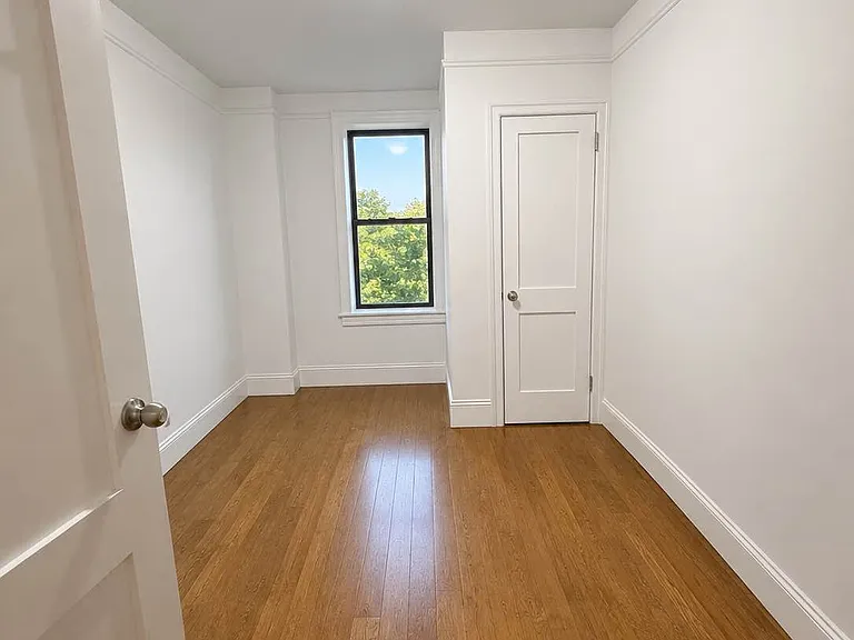 250 Riverside Dr #53 — Photo 6