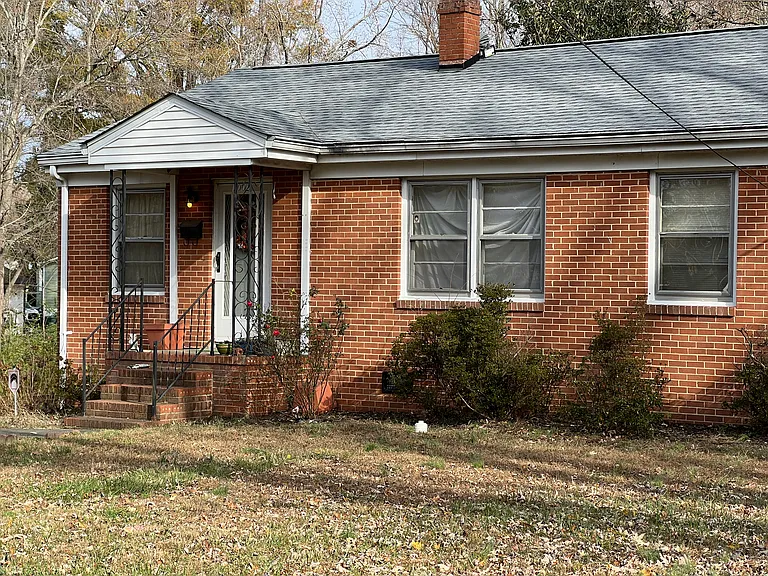 1002 Sykes Ave 3 BR, 1.5 Ba, LR, Den, +
New Roof, Architectural Shingles