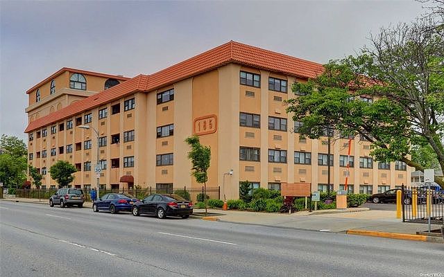 1st image of 185 W Park Ave