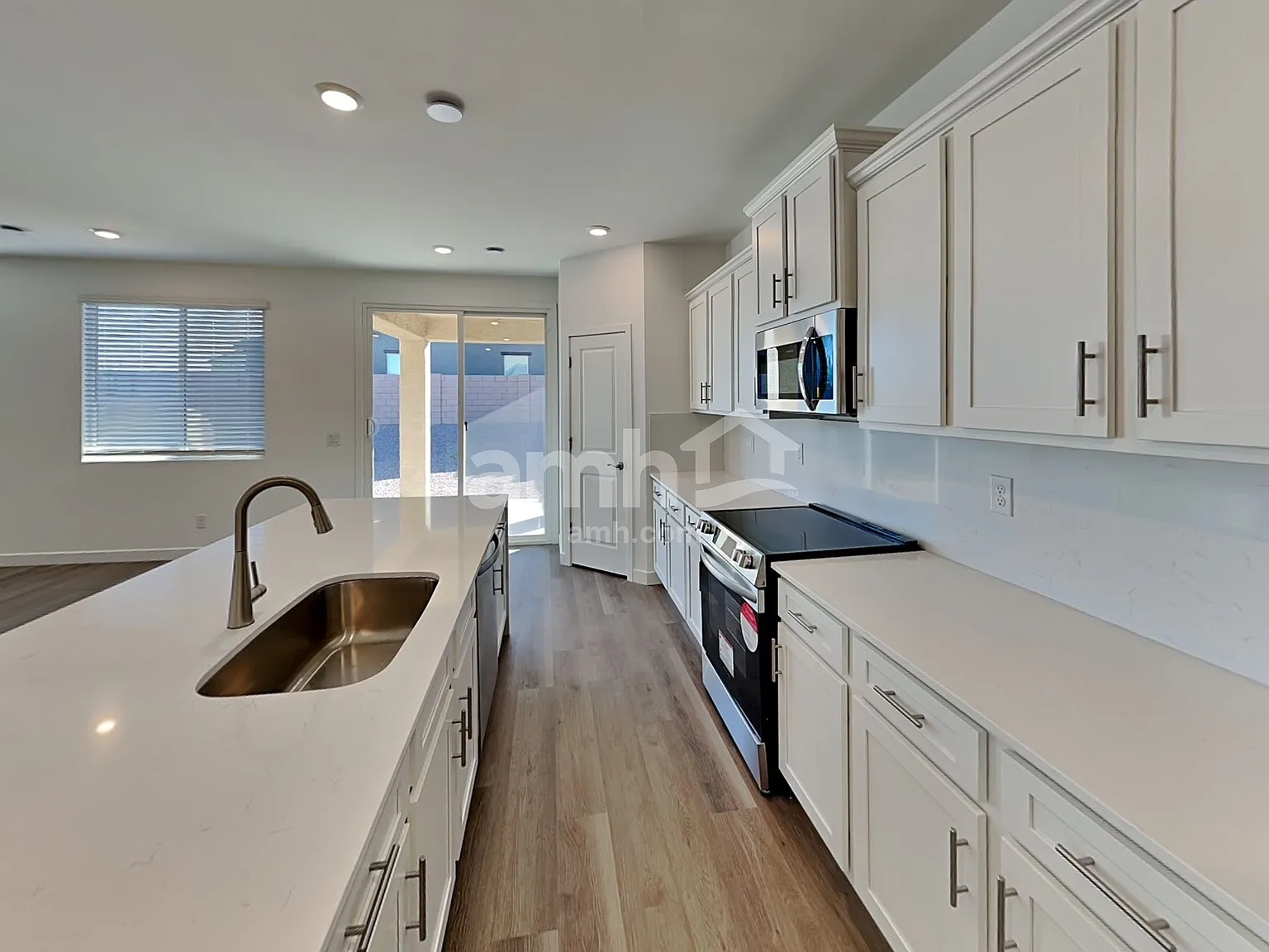 4 bed, 2.5 bath, 2015 sqft, $2,260 — Photo 3