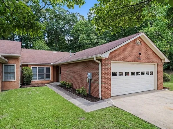 7101 Woodridge Ln, Union City, GA 30291