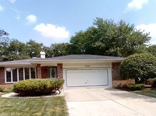 7713 Nantucket Dr, Darien, IL