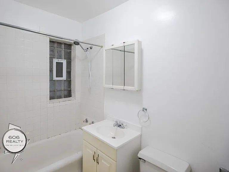 Bright and Sunny Cicero apartments! — Photo 16