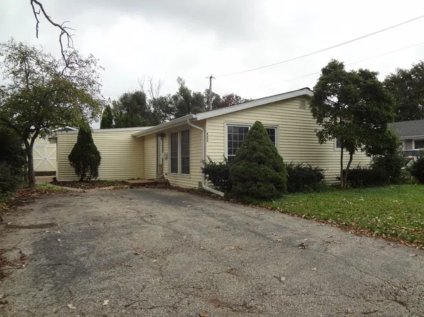 423 Blackhawk Ave, Carpentersville, IL 60110