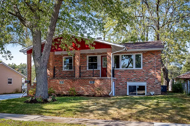 208 E Maxon Ln photo 1