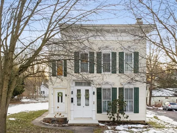 24 Fountain St, Clinton, NY 13323