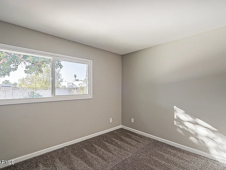 14008 N 52nd Ave — Photo 29