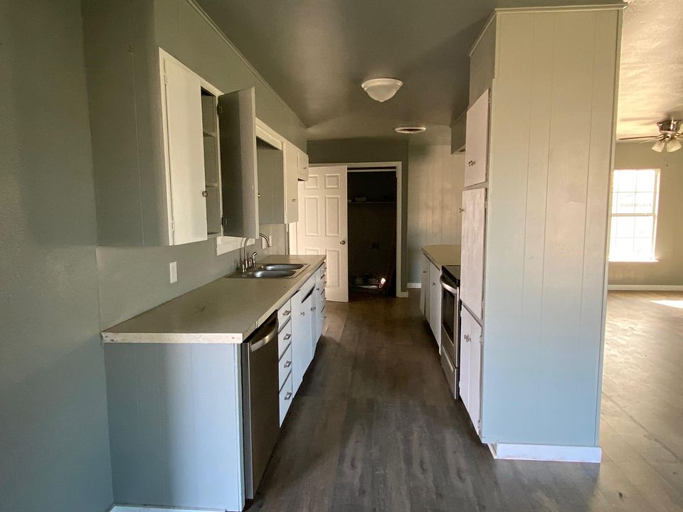 1st image of 908 Circle Dr