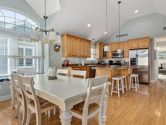 5th image of 118 56th St #W