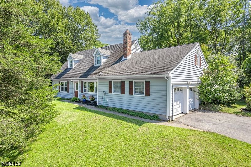 1st image of 10 Carol Dr