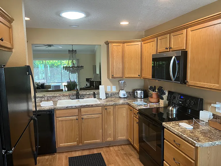 2046 McLin Ln — Photo 2