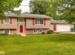 522 N Vine St, Agency, IA 52530