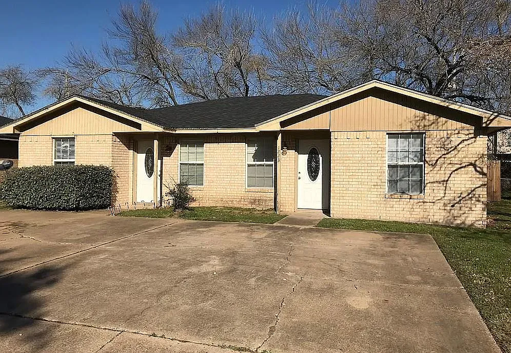 2 bed, 1682 sqft, $900 — Photo 2