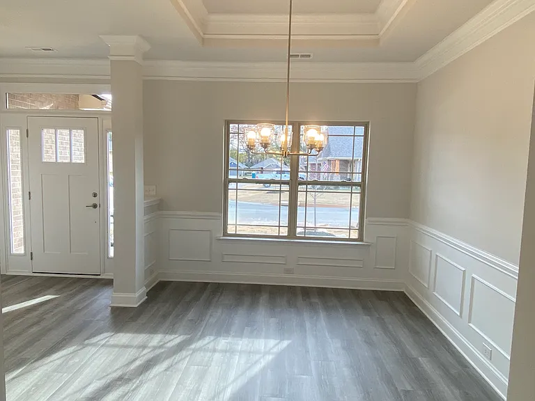 607 Lombard Dr — Photo 4