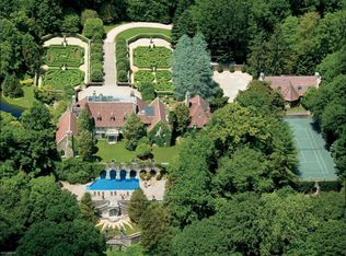 16 Chateau Ridge Rd, Greenwich, CT 06831