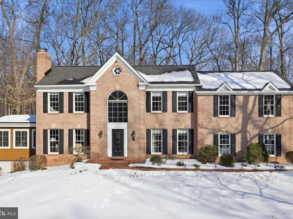 6323 Colchester Rd, Fairfax Station, VA 22039