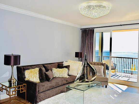 Uber Plush Couch -Extra long to accommodate all guests. -Blackout Curtains.