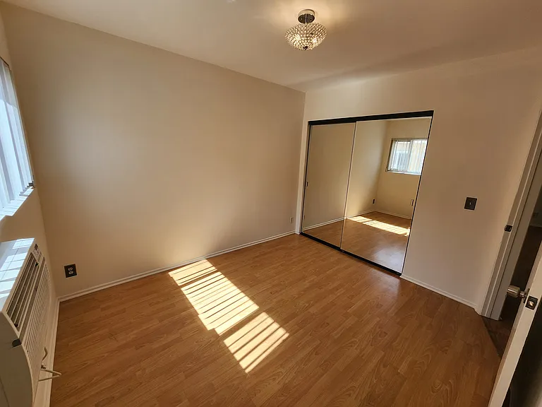 1141 Irving Ave #3 — Photo 20