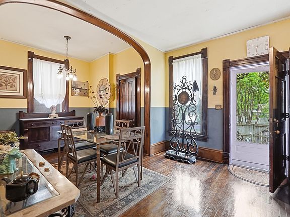 27th image of 1823 S Broadway St
