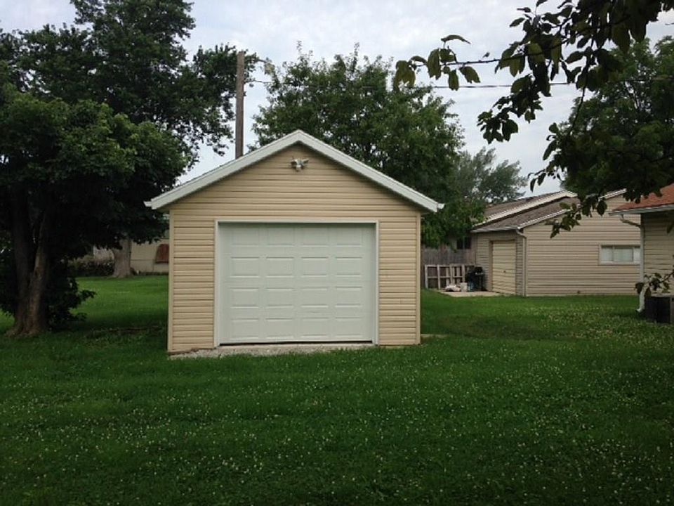 2nd image of 301 Jefferson St