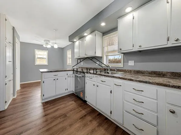 1127 1st St SW, Rochester, MN 55902