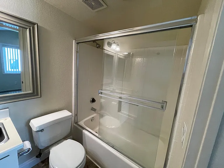 5251 Willowcrest Ave #5 — Photo 34