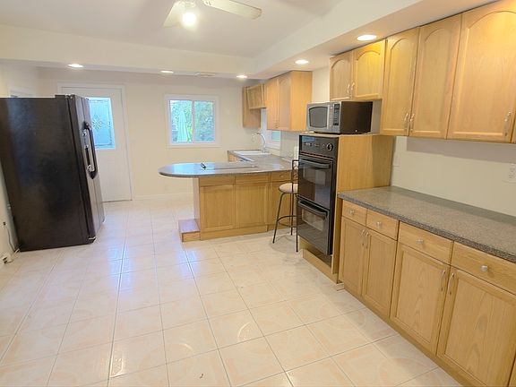 4th image of 3340 9th St